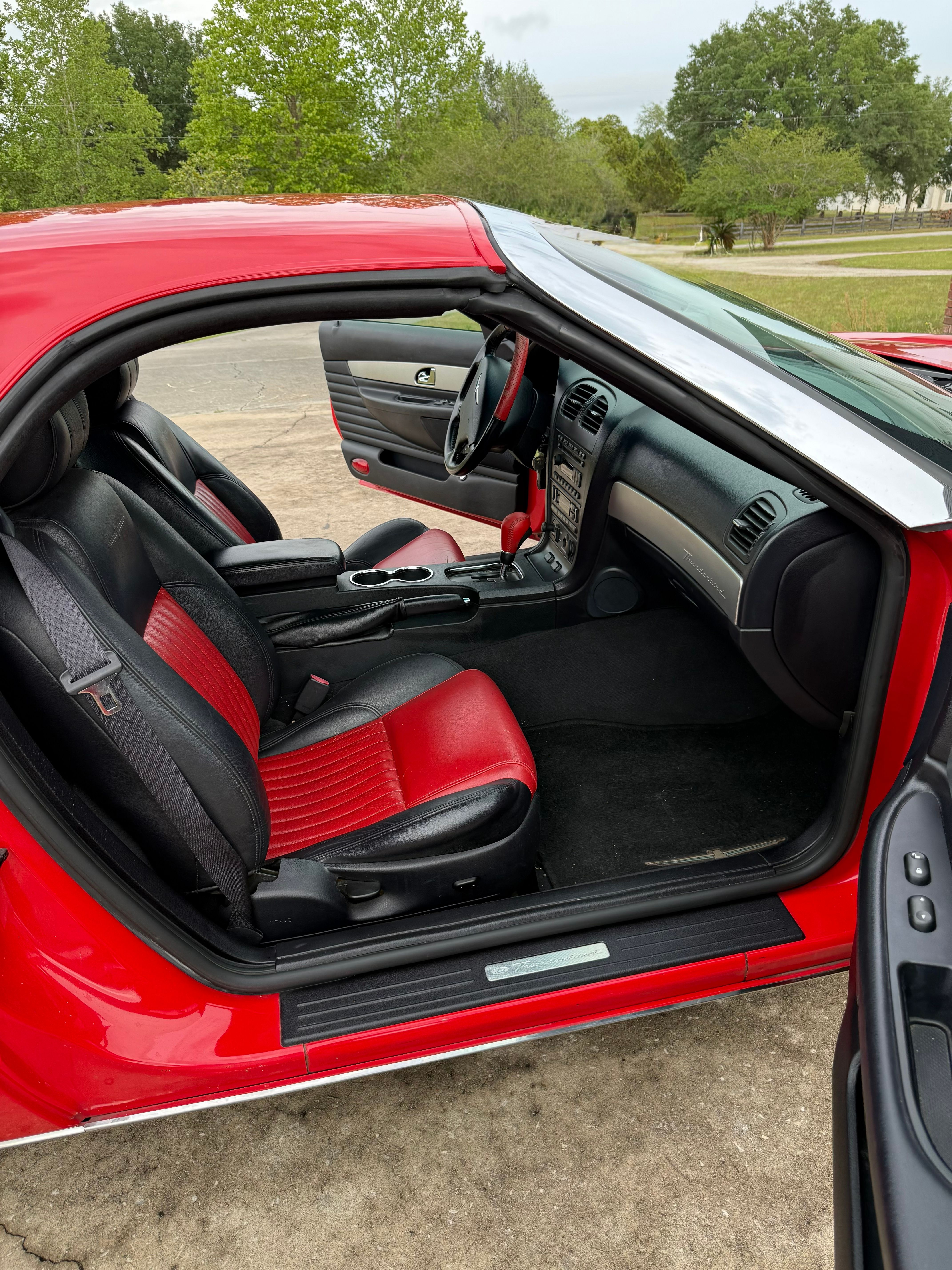 Used 2005 Ford Thunderbird RWD image 2