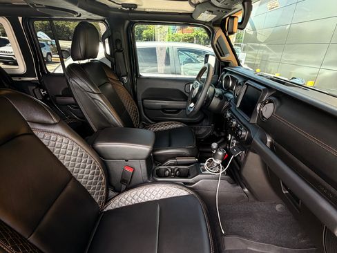 Used 2023 Jeep Wrangler Unlimited Sahara image 9