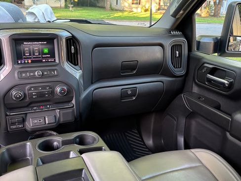 Used 2021 Chevrolet Silverado 2500 Custom w/ Custom Value Package AWD/4WD image 4