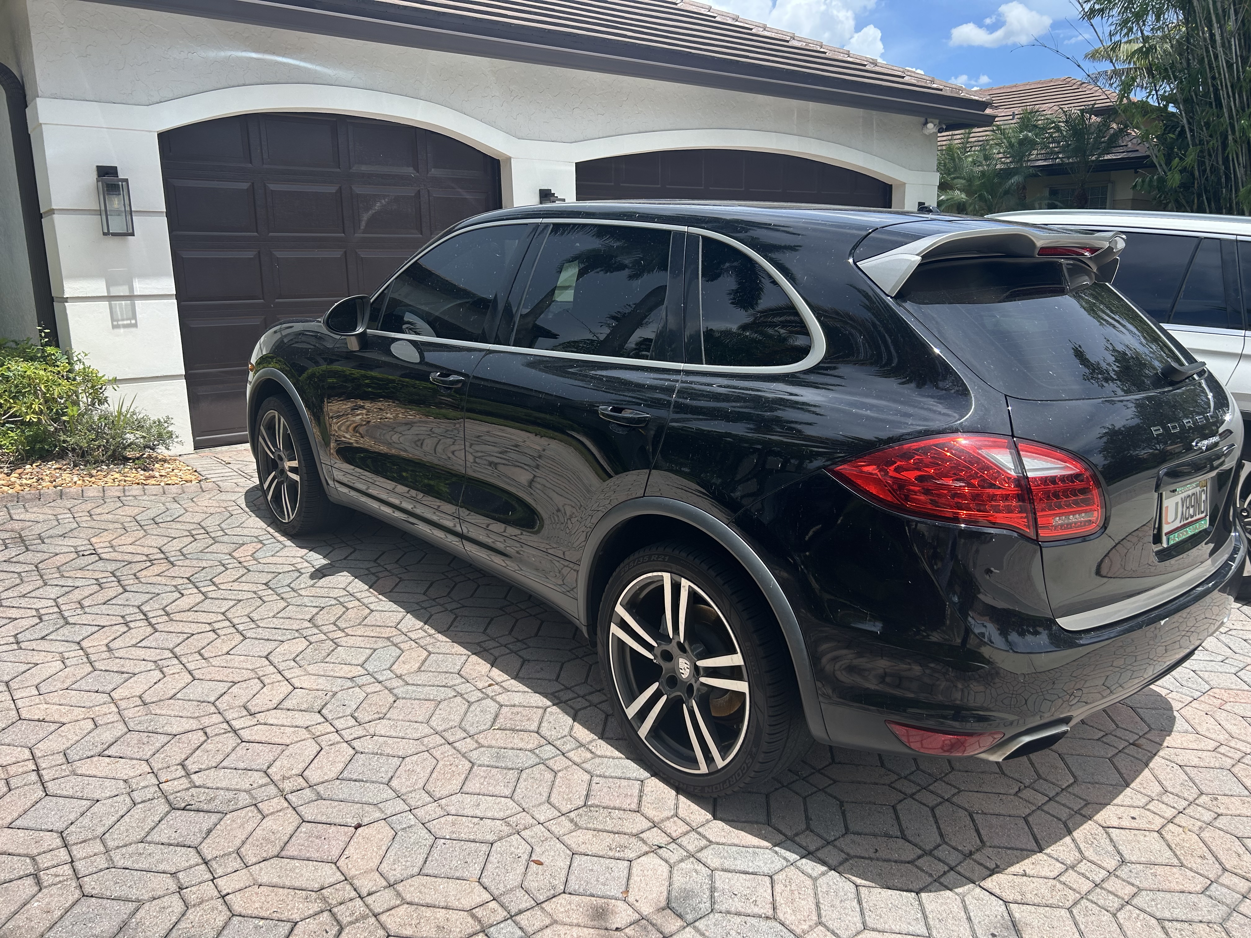 Used 2014 Porsche Cayenne Platinum Edition AWD/4WD image 5