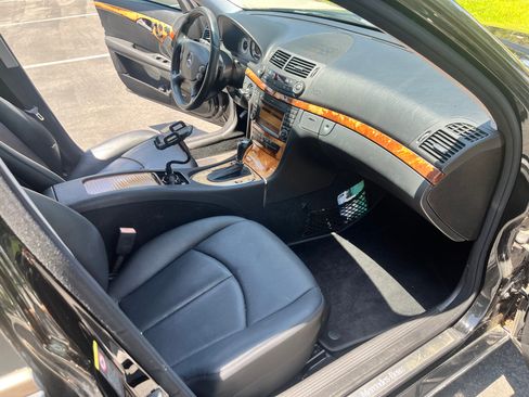 Used 2009 Mercedes-Benz E 350 Sedan image 16