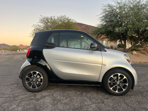 Used 2016 smart fortwo passion image 17