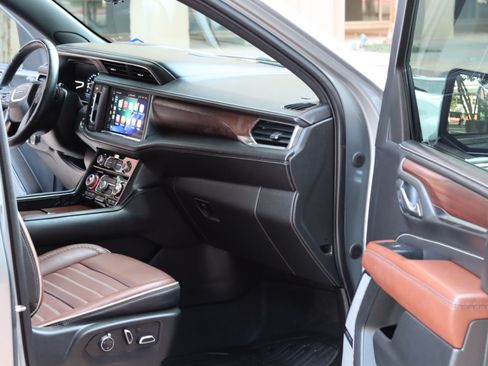 Used 2023 GMC Yukon XL Denali Ultimate w/ LPO, Floor Liner Package AWD/4WD image 5