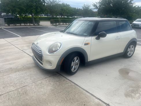 Used 2015 MINI Cooper 2-Door Hardtop image 4