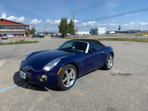 Used 2009 Pontiac Solstice GXP w/ Club Sport Package image 3