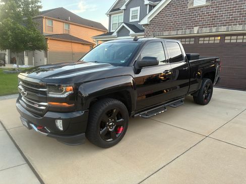 Used 2017 Chevrolet Silverado 1500 LT w/ Redline Edition AWD/4WD image 2