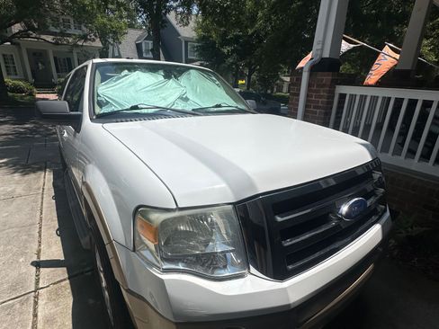 Used 2011 Ford Expedition EL XLT w/ 201A Rapid Spec Order Code RWD image 2