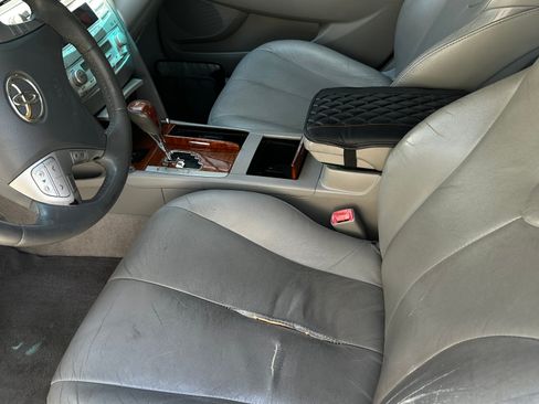 Used 2011 Toyota Camry XLE w/ XLE Extra-Value Pkg #1 FWD image 8