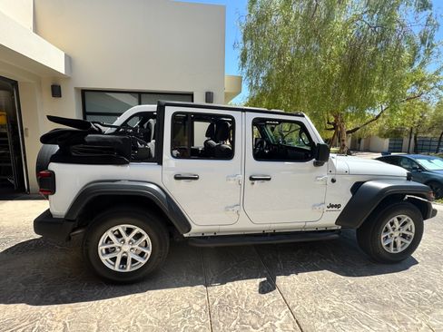 Used 2023 Jeep Wrangler Unlimited Sport AWD/4WD image 5