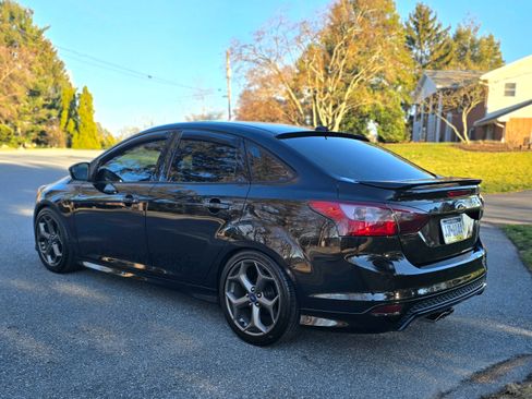 Used 2014 Ford Focus SE w/ SE Winter Package image 9