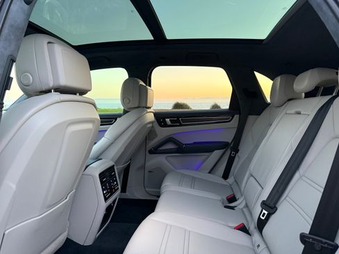 Used 2021 Porsche Cayenne GTS image 17