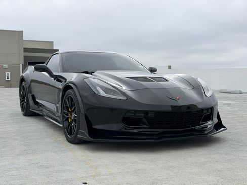 Used 2015 Chevrolet Corvette Z06 w/ 3LZ Preferred Equipment Group RWD image 10