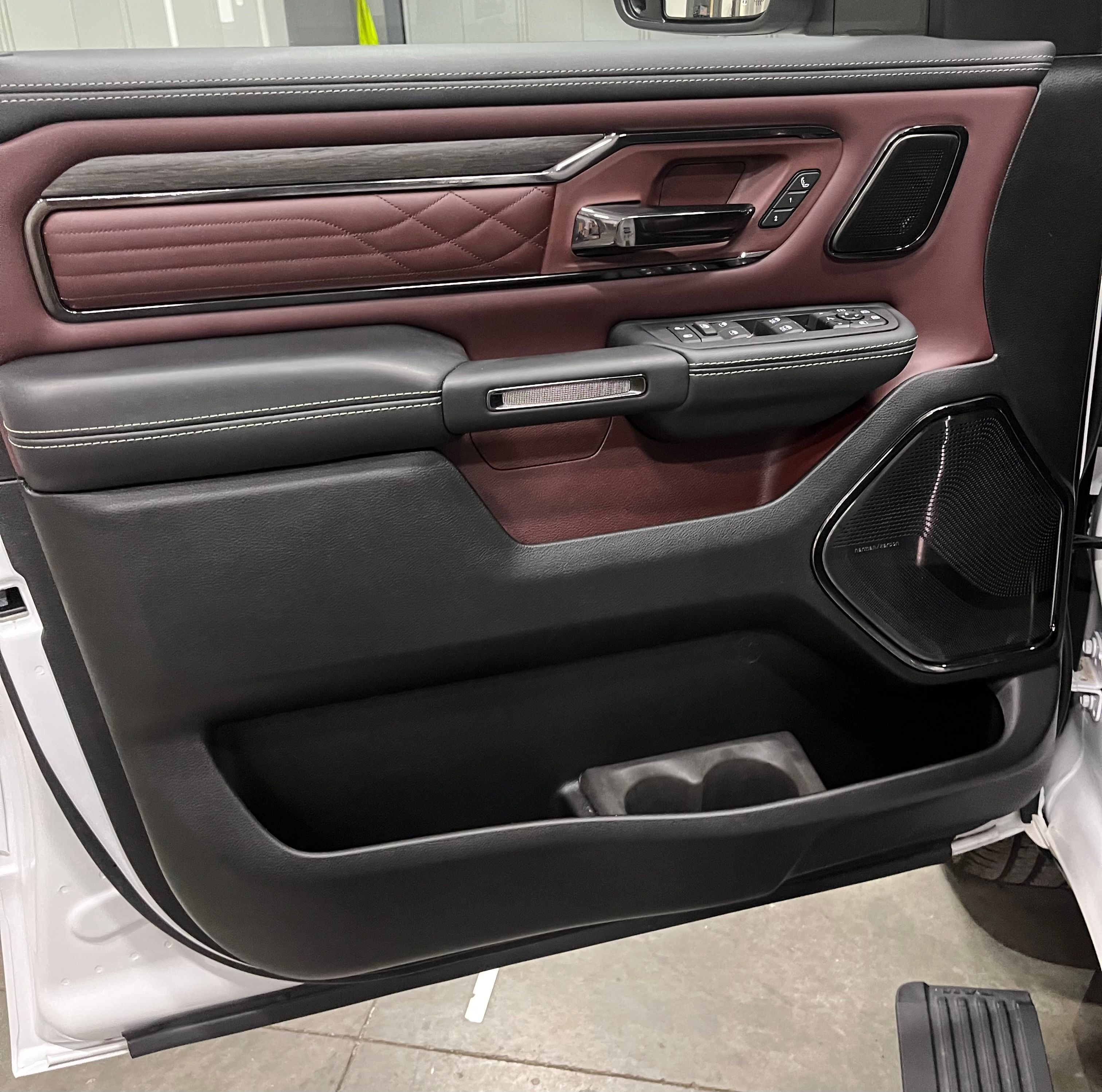 Used 2025 RAM 1500 Limited AWD/4WD image 15