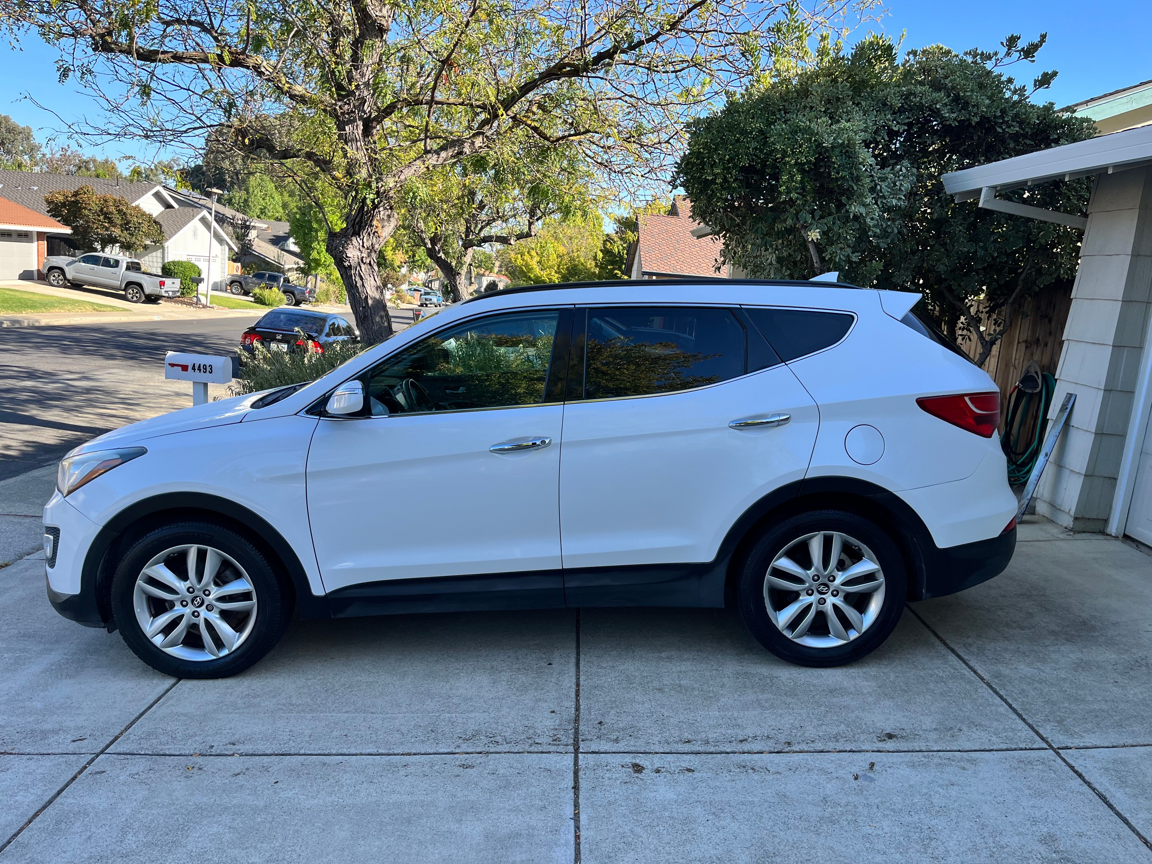 Used 2014 Hyundai Santa Fe Sport 2.0T w/ Navigation Package 06 FWD image 5