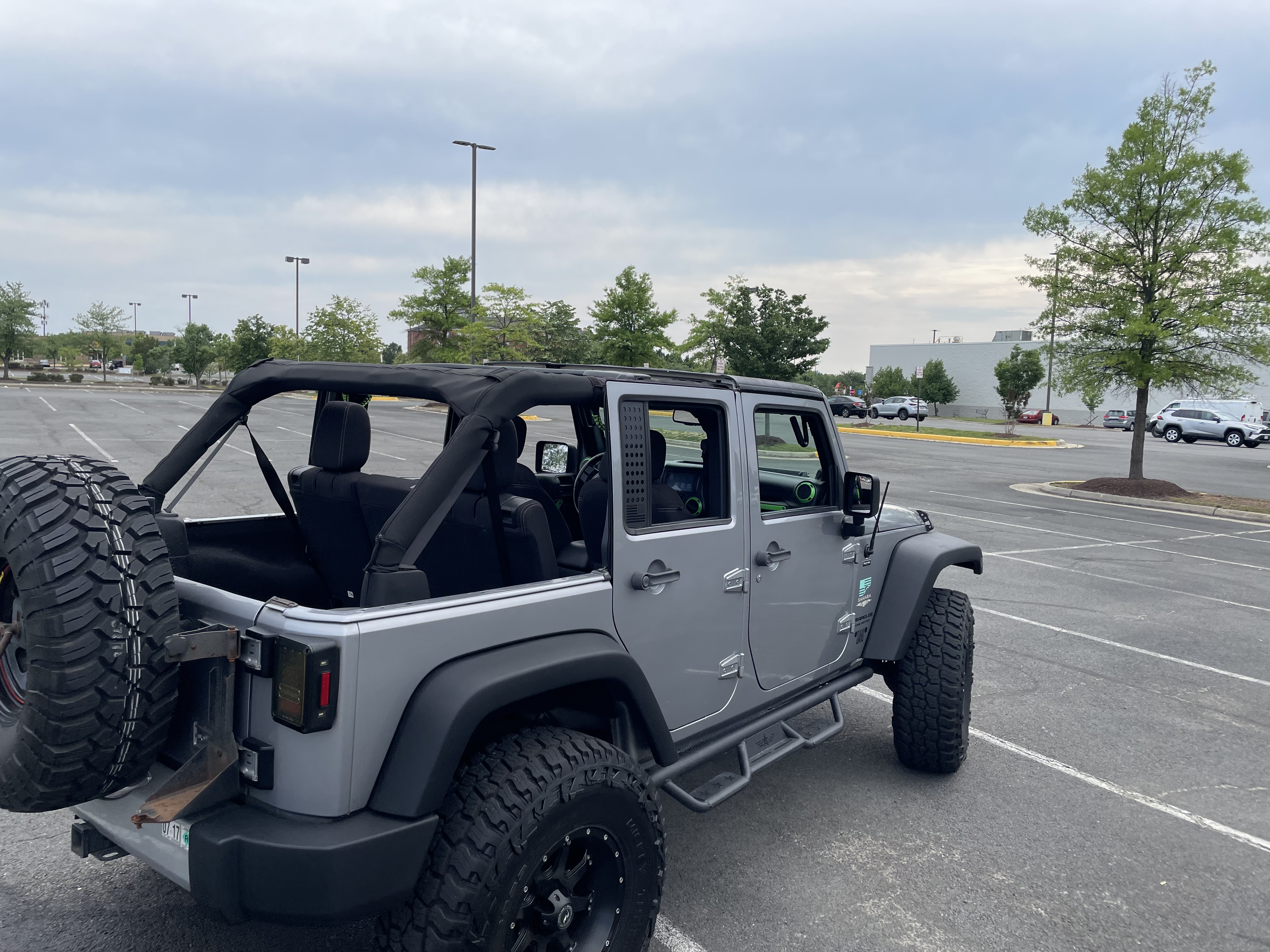 Used 2013 Jeep Wrangler Unlimited Sahara AWD/4WD image 10