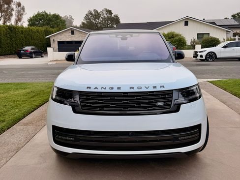 Used 2023 Land Rover Range Rover SE AWD/4WD image 2