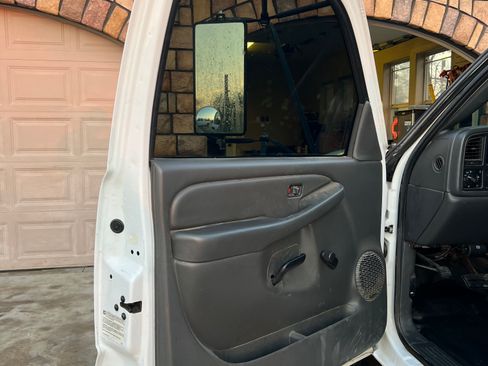 Used 2005 GMC Sierra 3500 W/T w/ Heavy-Duty Power Package image 17