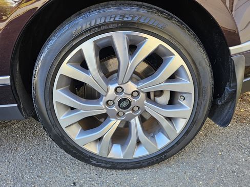 Used 2020 Land Rover Range Rover HSE image 11