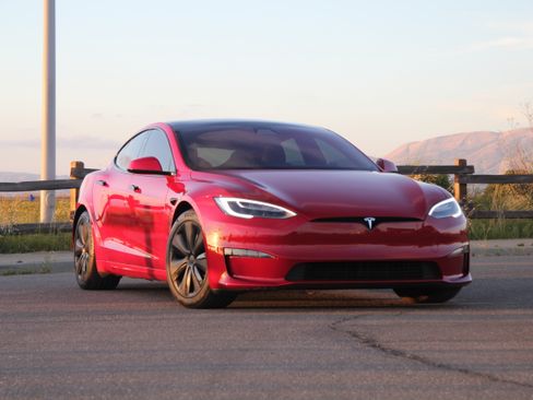 Used 2021 Tesla Model S Plaid image 2