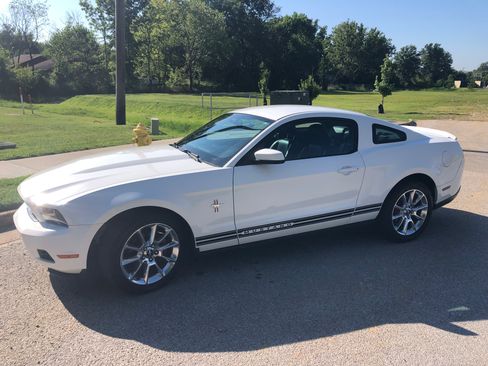 Used 2010 Ford Mustang Premium image 6