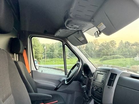 Used 2018 Mercedes-Benz Sprinter 2500 image 4