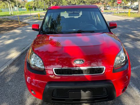 Used 2010 Kia Soul + FWD image 9