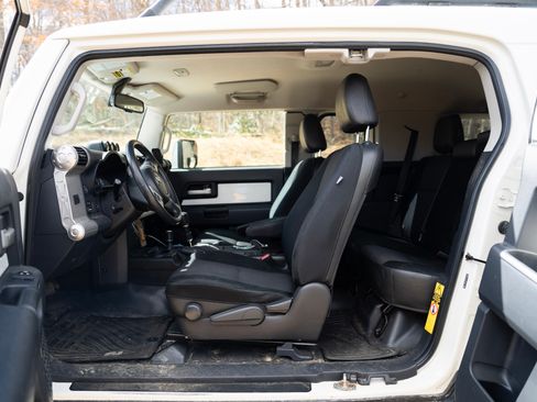 Used 2012 Toyota FJ Cruiser Sport Utility 2D w/ Upgrade Pkg image 19