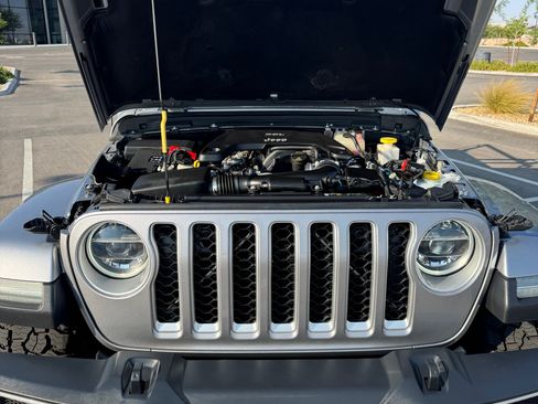 Used 2020 Jeep Gladiator Overland image 17