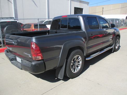 Used 2015 Toyota Tacoma PreRunner image 4