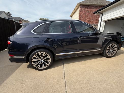 Used 2021 Bentley Bentayga image 6