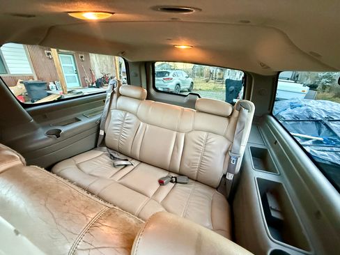 Used 2001 Chevrolet Suburban LT w/ LT Preferred Equipment Group image 13