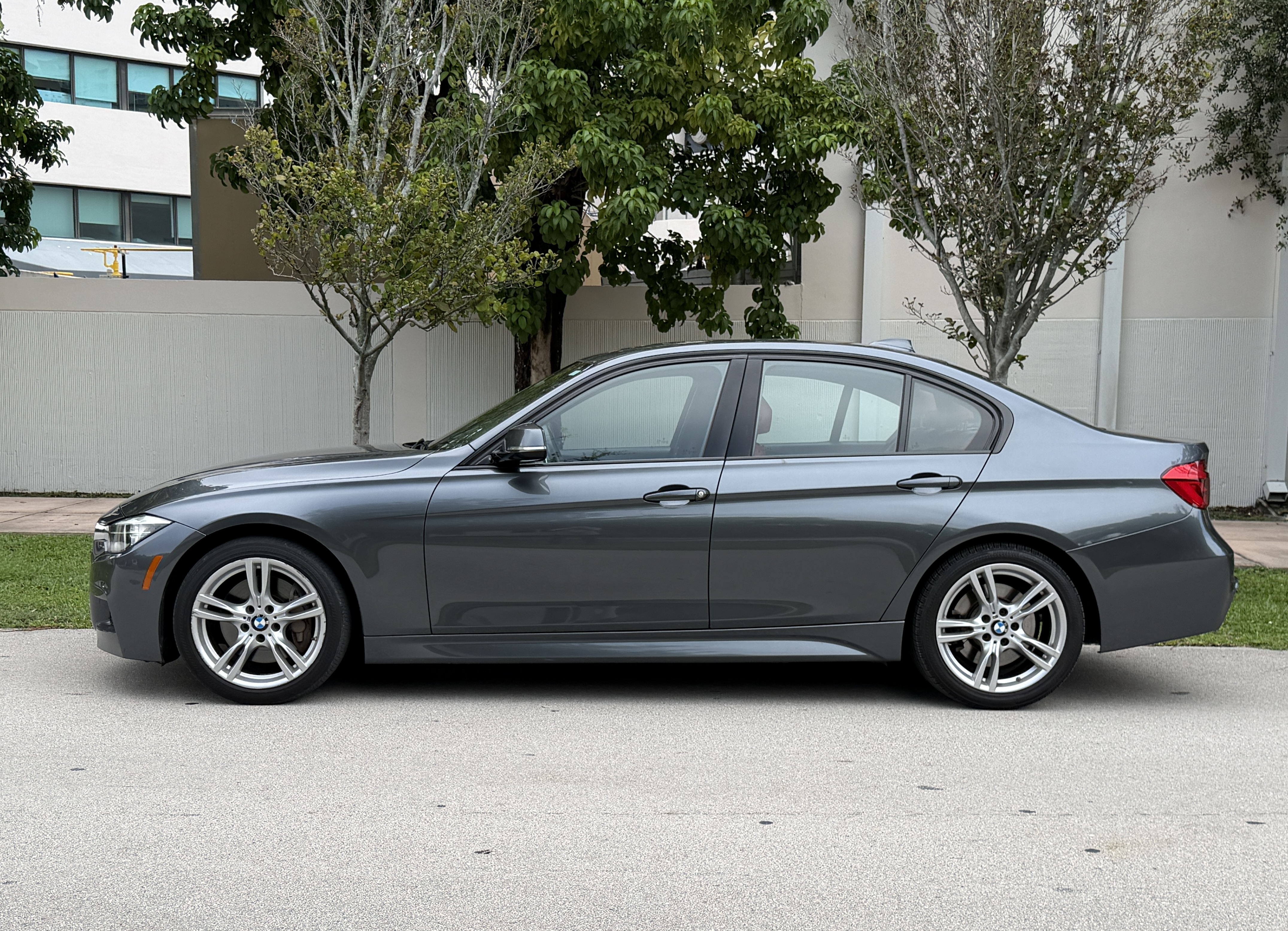 Used 2017 BMW 330i Sedan RWD image 5