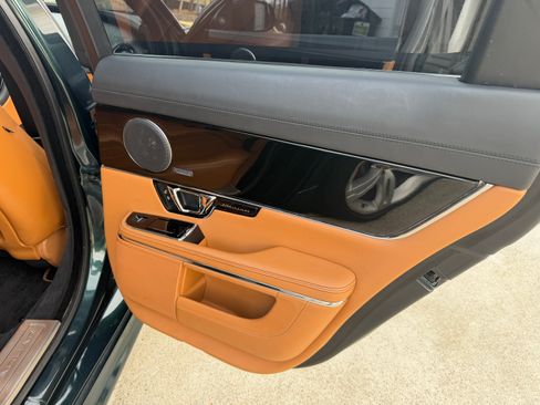 Used 2014 Jaguar XJ R image 21