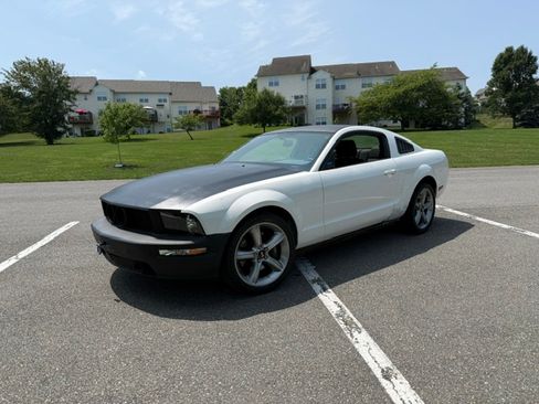 Used 2005 Ford Mustang Premium RWD image 5