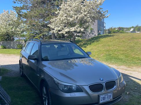 Used 2010 BMW 535i xDrive Wagon AWD/4WD image 1
