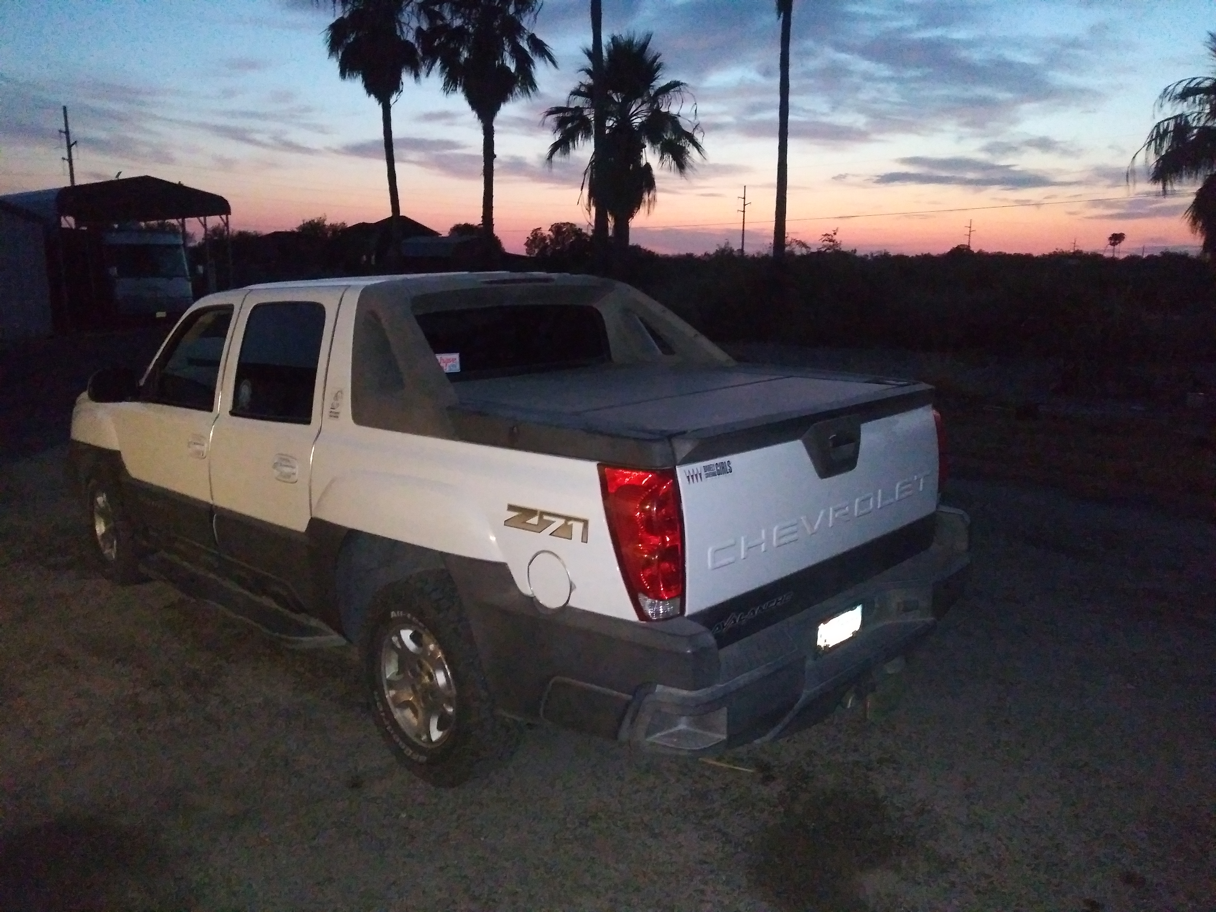 Used 2003 Chevrolet Avalanche 4x4 w/ Suspension Package, Off-Road image 4