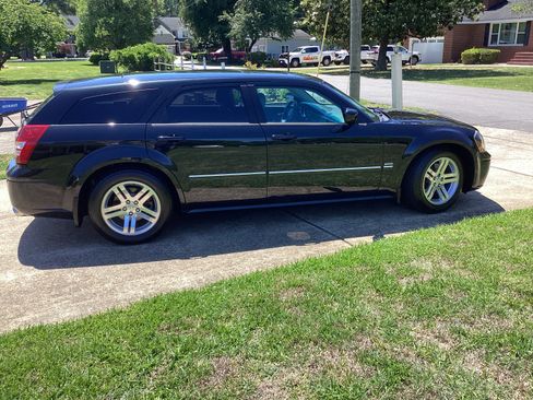 Used 2005 Dodge Magnum R/T w/ Convenience Group II RWD image 1