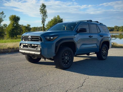 Used 2025 Toyota 4Runner SR5 image 8