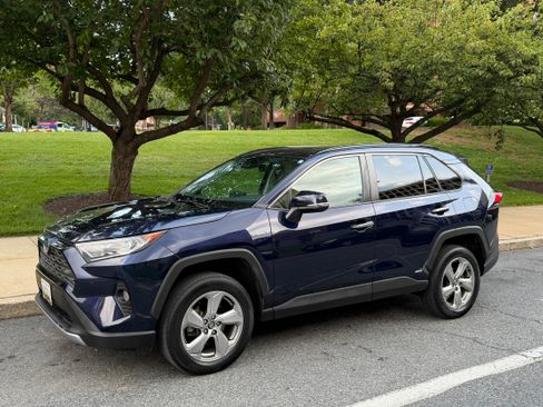 Used 2020 Toyota RAV4 Limited w/ Limited Grade Weather Package AWD/4WD image 6