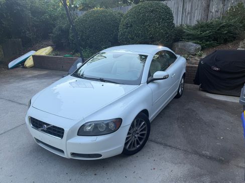 Used 2009 Volvo C70 T5 FWD image 2