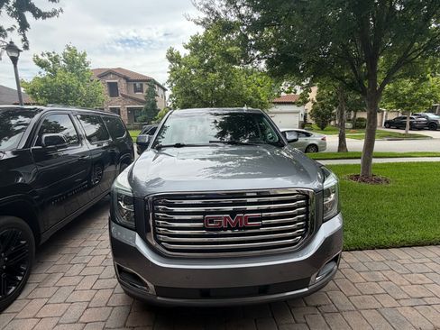 Used 2018 GMC Yukon XL SLT w/ Premium Edition RWD image 2