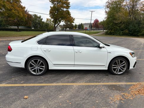 Used 2017 Volkswagen Passat 1.8T R-Line image 4