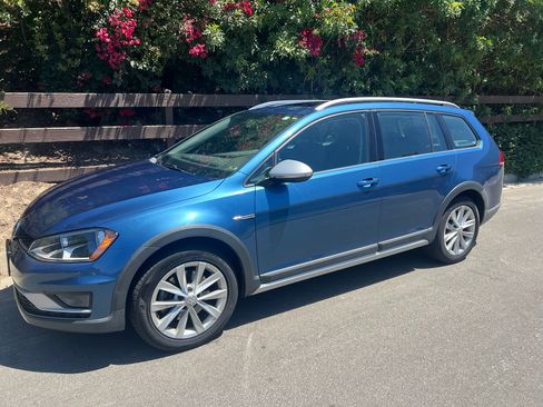 Used 2017 Volkswagen Golf Alltrack SE AWD/4WD image 4