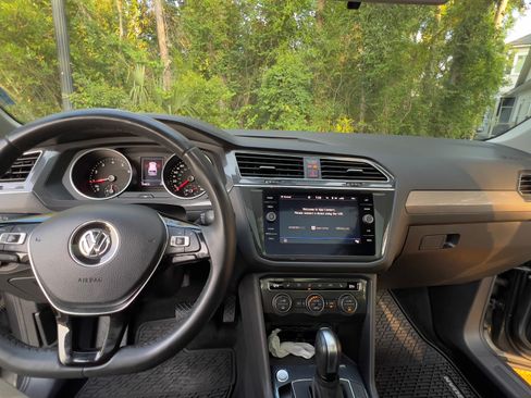Used 2020 Volkswagen Tiguan SE w/ Panoramic Sunroof Package AWD/4WD image 21