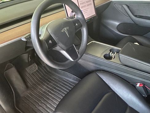 Used 2023 Tesla Model Y 2WD image 3