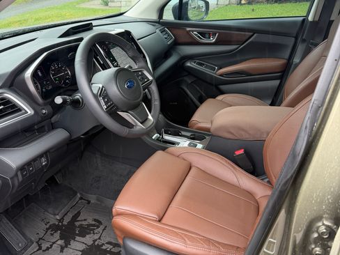 Used 2025 Subaru Ascent Touring AWD/4WD image 6