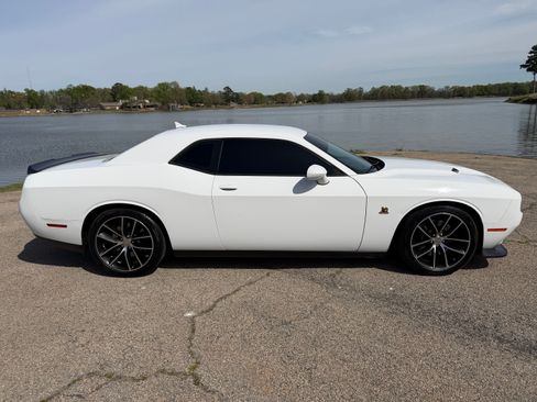 Used 2016 Dodge Challenger R/T Scat Pack image 2