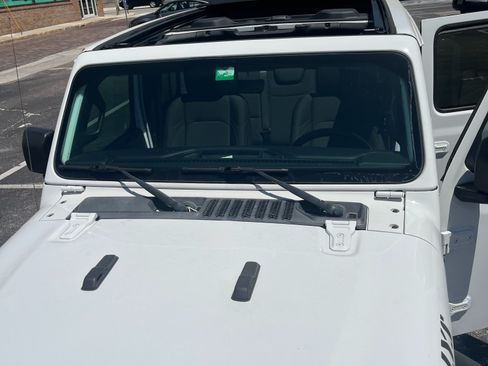 Used 2021 Jeep Wrangler Unlimited Sport AWD/4WD image 2