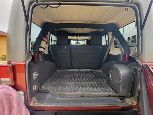 Used 2008 Jeep Wrangler Unlimited Sahara w/ Dual Top Group image 29