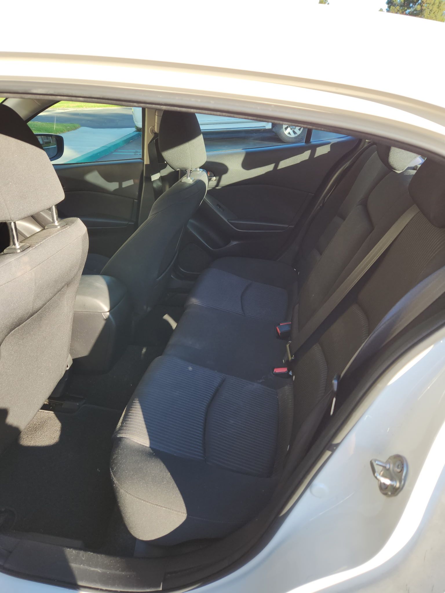 Used 2016 MAZDA MAZDA3 i Sport w/ Preferred Equipment Package FWD image 9